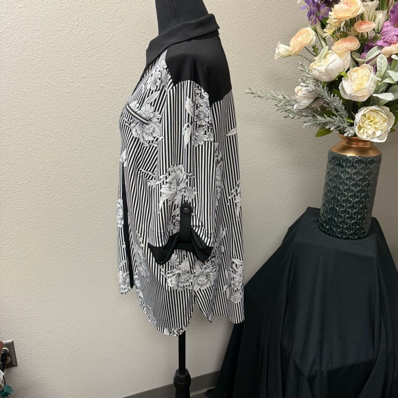 Nygard 1X Black White Striped Floral Blouse Tunic Top Collared 3/4 Sleeve - Picture 3 of 8